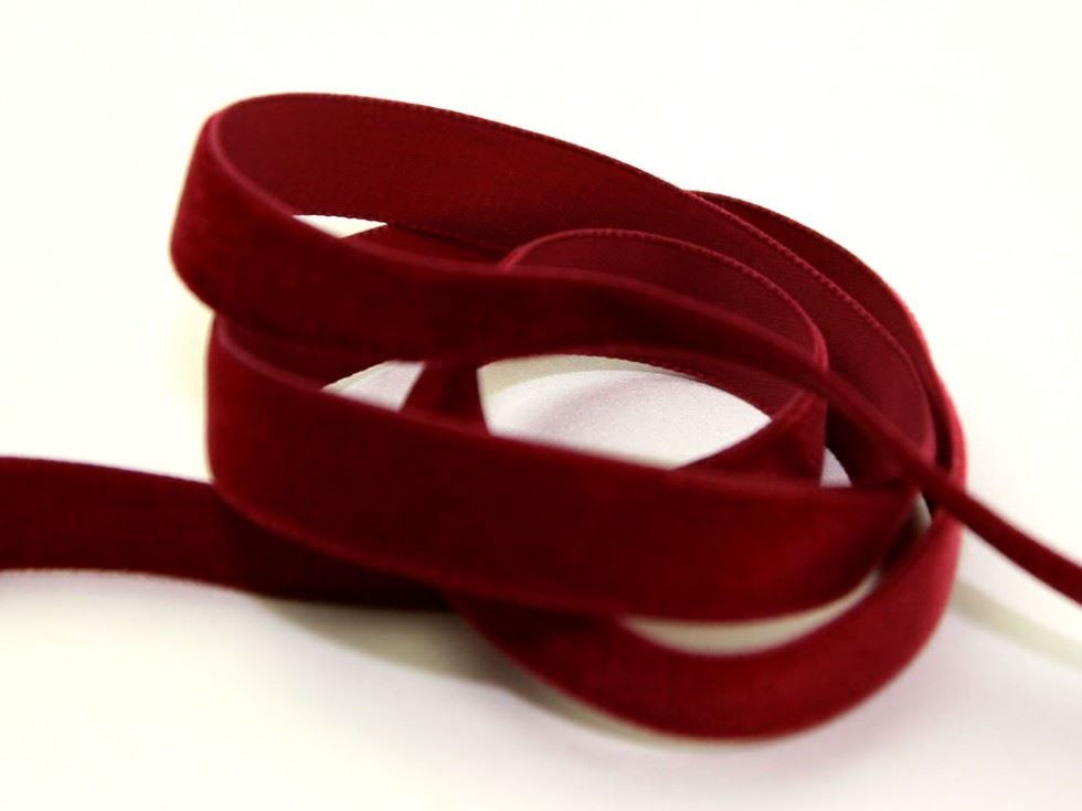 Berisfords 9424 Wine Velvet Ribbon Mini Roll