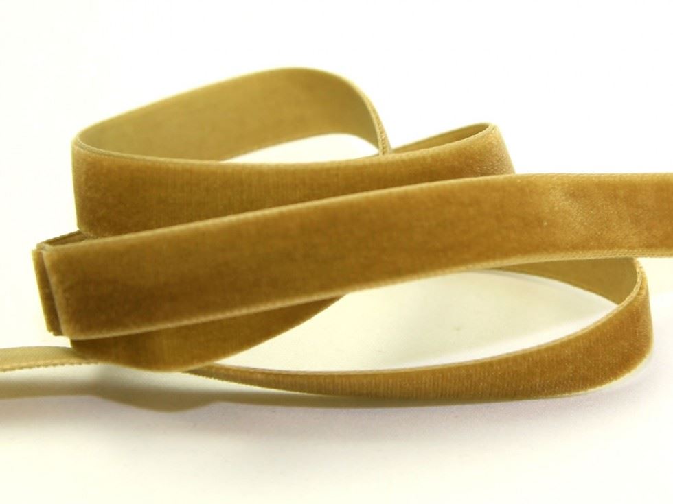 Berisfords 9533 Nusa Velvet Ribbon Mini Roll