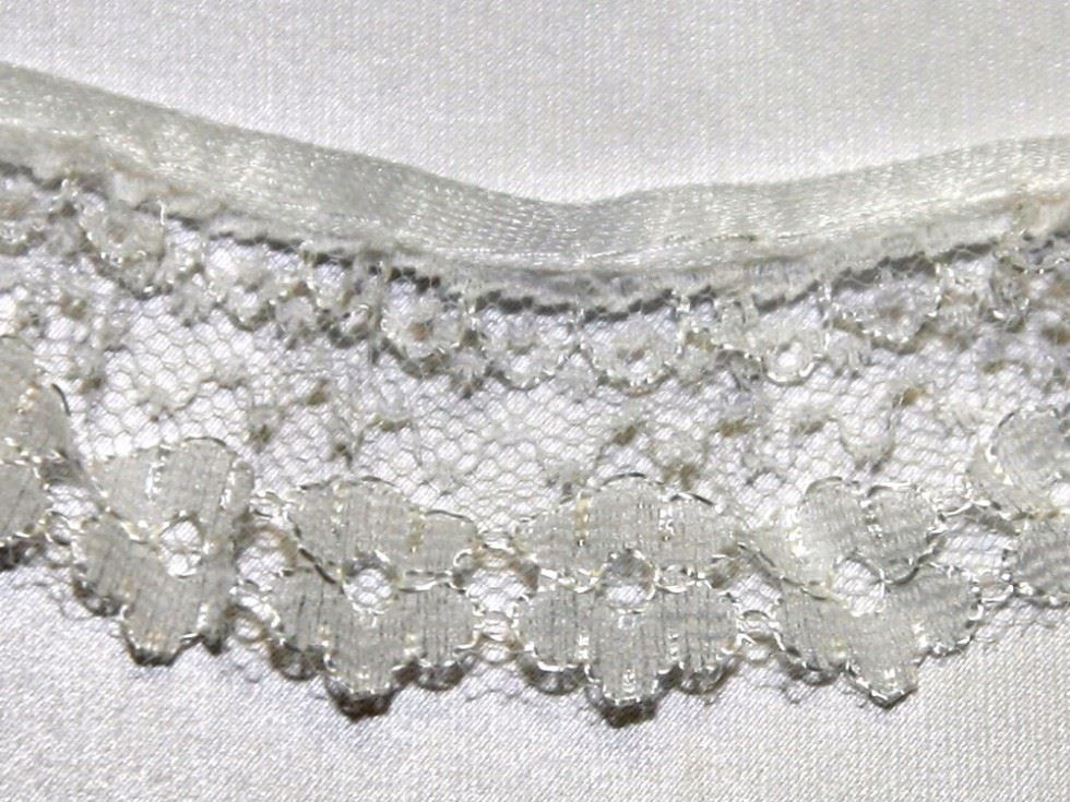 Essential Trimmings Cream Frilled Nylon Lace Trim (Value Roll)