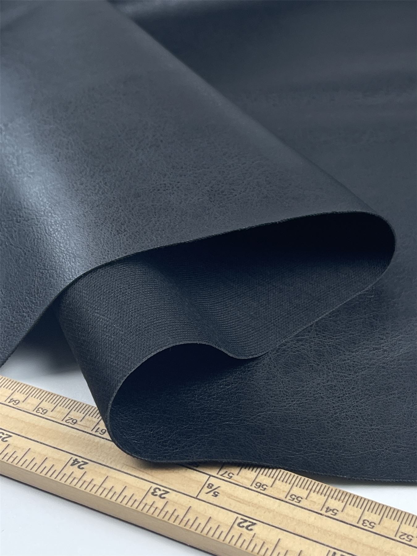 Minerva Core Range Glänzender PVC-Vinyl-Stoff, mittelschwer, geeignet für Taschenherstellung, Schneidern, Polster, Breite: ca. 140 cm, Meterware