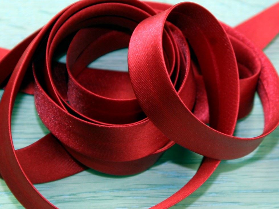 Prym Red Duchesse Satin Bias Binding Tape