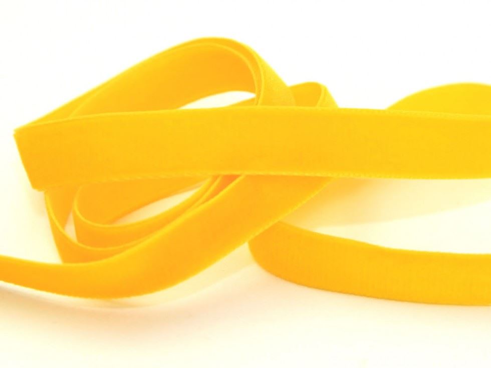 Berisfords 9528 Maize Velvet Ribbon Mini Roll