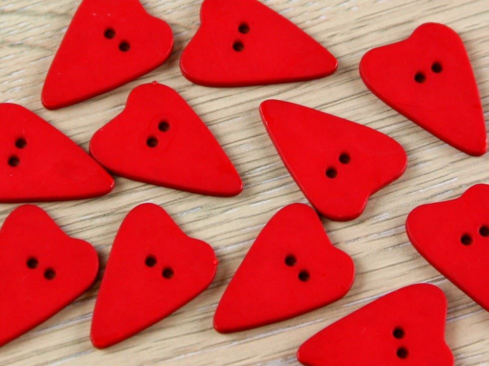 Dill Red Heart Plastic Buttons (Value Pack)