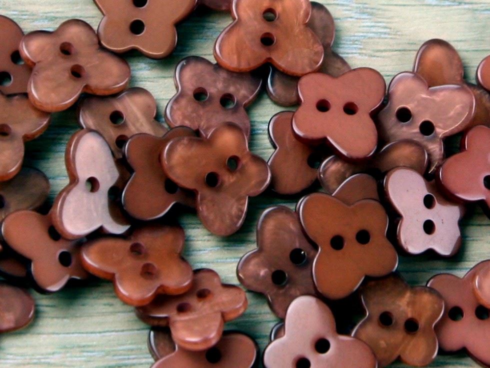 Trimits Peach Pearlised Butterfly Buttons (Value Pack)