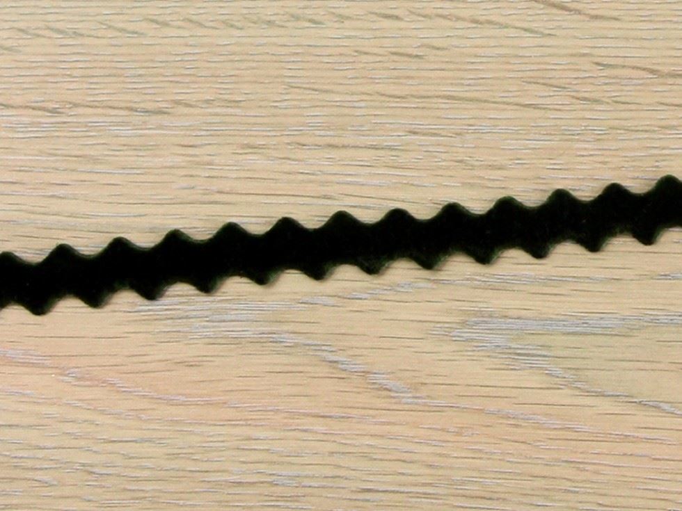 May Arts Velvet Zig Zag Ribbon Dark Green
 