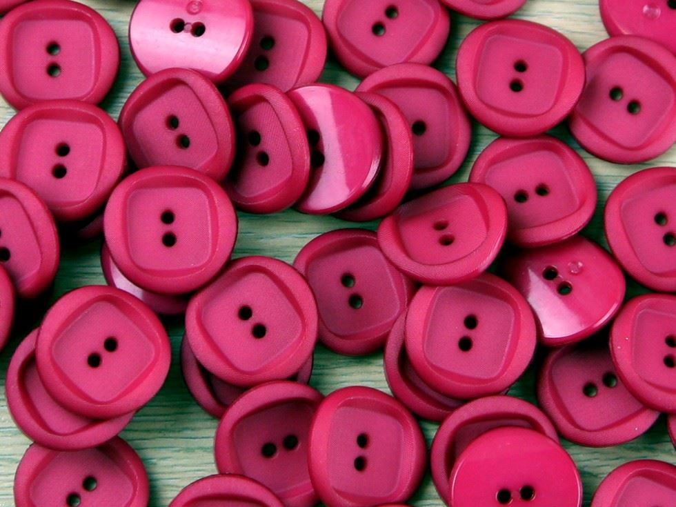 Trimits Round Plastic Buttons (Value Pack) Cerise Pink