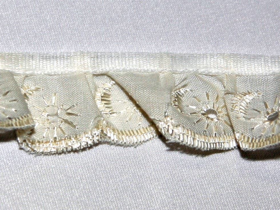 Essential Trimmings Cream Frilled Broderie Anglaise Lace Trim (Value Roll)