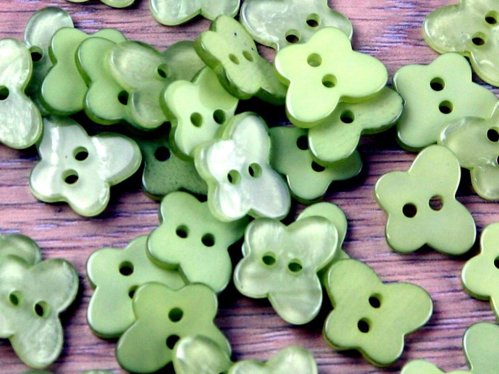 Trimits Light Green Pearlised Butterfly Buttons (Value Pack)