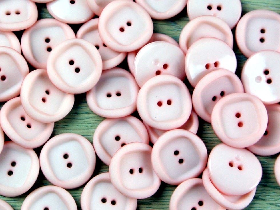 Trimits Pink Round Plastic Buttons (Value Pack)