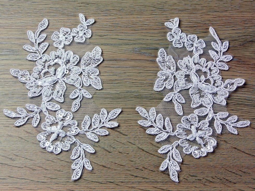 Naomi Appliques White
 