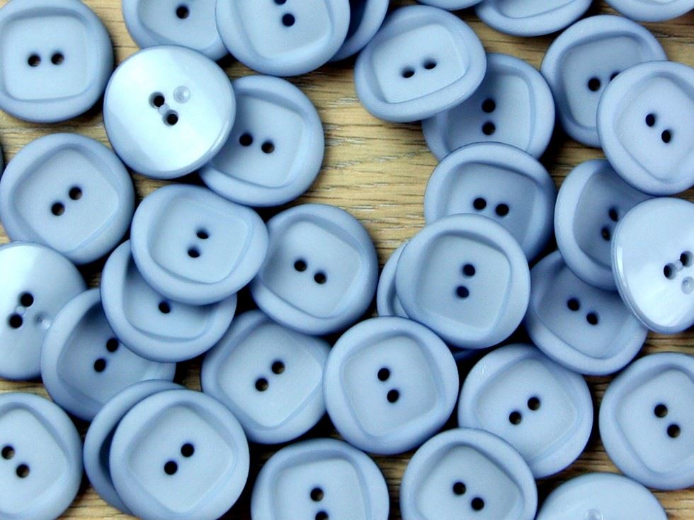 Trimits Lilac Round Plastic Buttons (Value Pack)