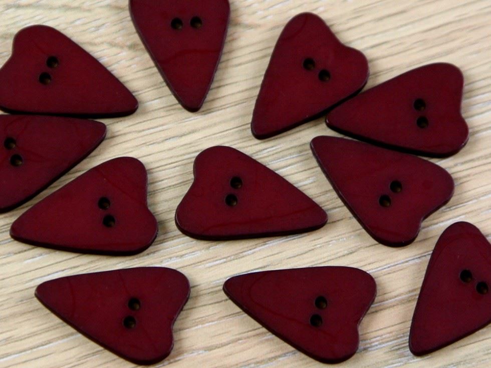 Dill Heart Plastic Buttons (Value Pack) Wine
 