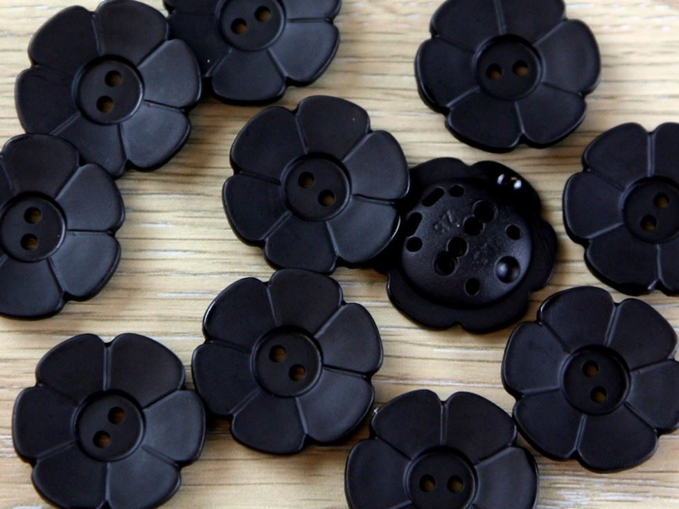 Dill Black Flower Plastic Buttons (Value Pack)