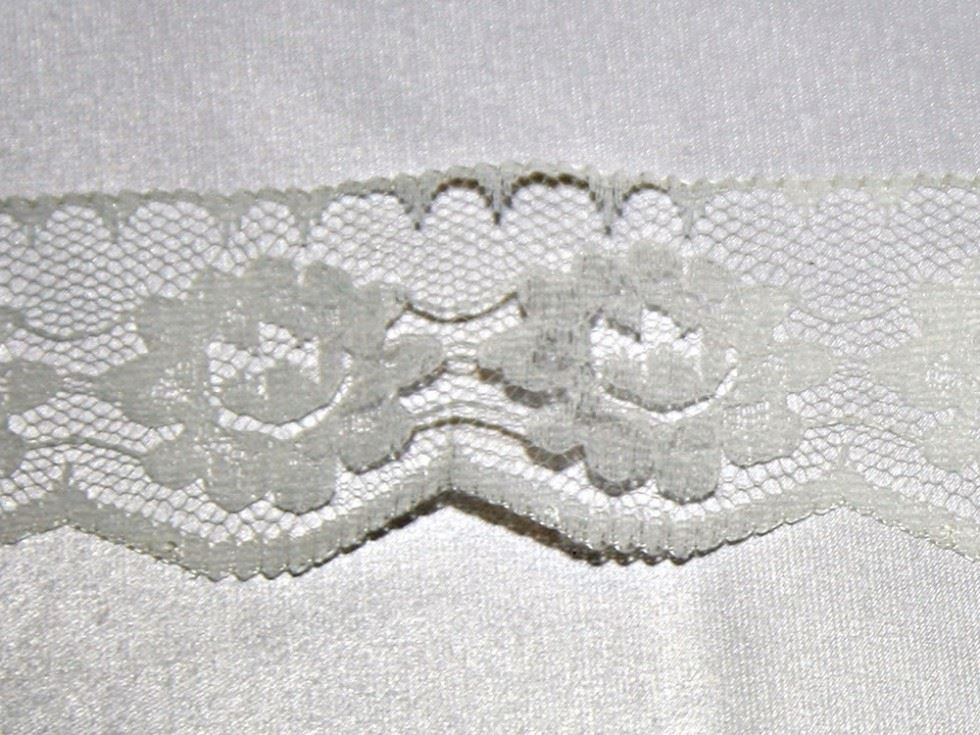 Essential Trimmings Ivory Delicate Nylon Lace Trim (Value Roll)