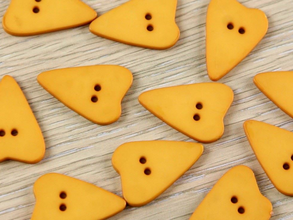 Dill Heart Plastic Buttons (Value Pack) Mustard
 