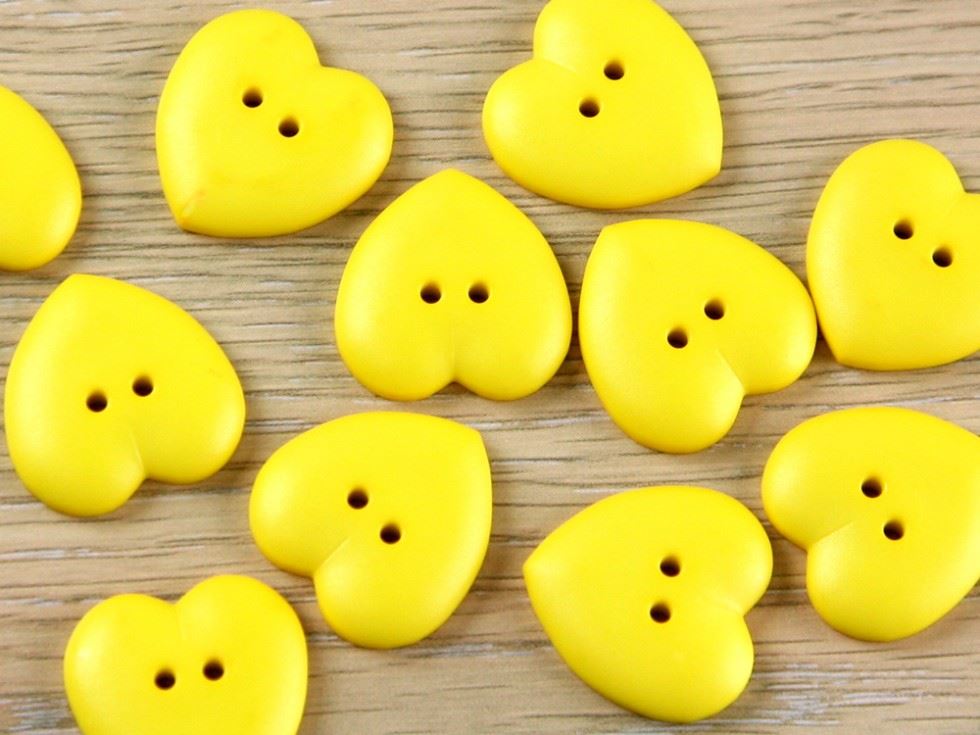 Dill Yellow Plastic Heart Buttons (Value Pack)