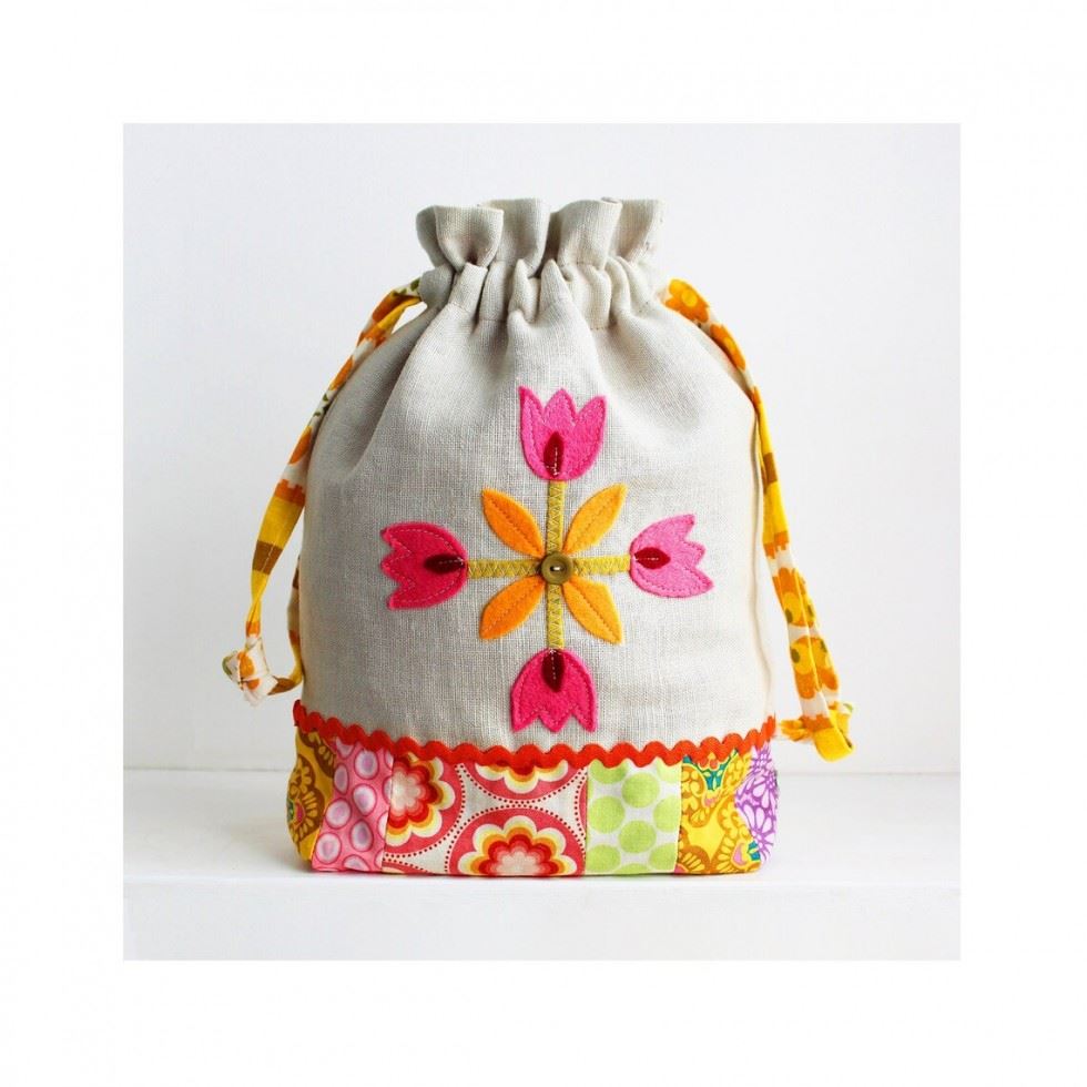 Sewgirl Paper Sewing Pattern Applique Drawstring Bag
 