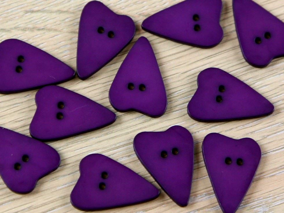 Dill Plum Heart Plastic Buttons (Value Pack)