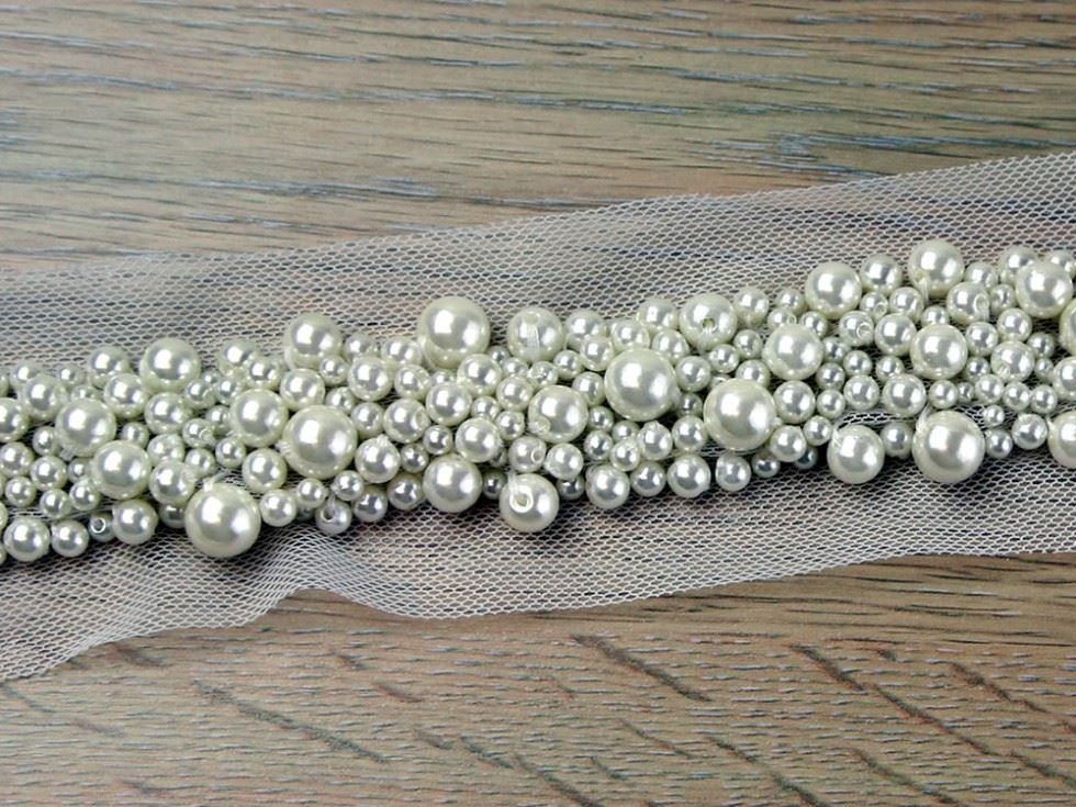 Ivory Deluxe Multi Sized Pearl Trim
