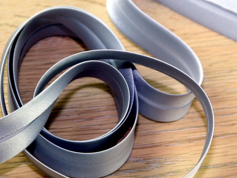 Prym Duchesse Satin Bias Binding Tape Silver
 