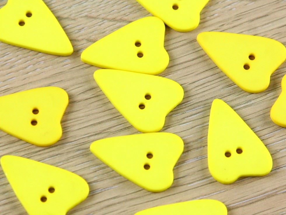 Dill Heart Plastic Buttons (Value Pack) Yellow
 