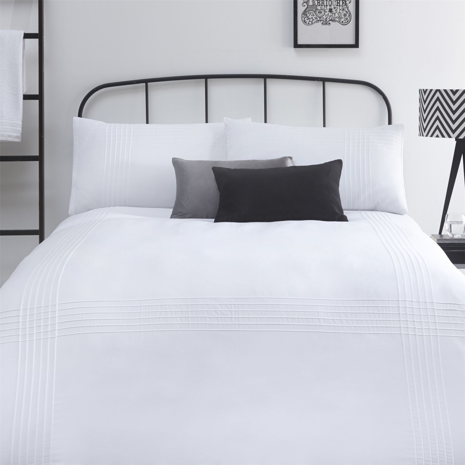 Serene Amalfi Cotton Rich Polycotton Duvet Cover Set in White - Picture 2 of 5
