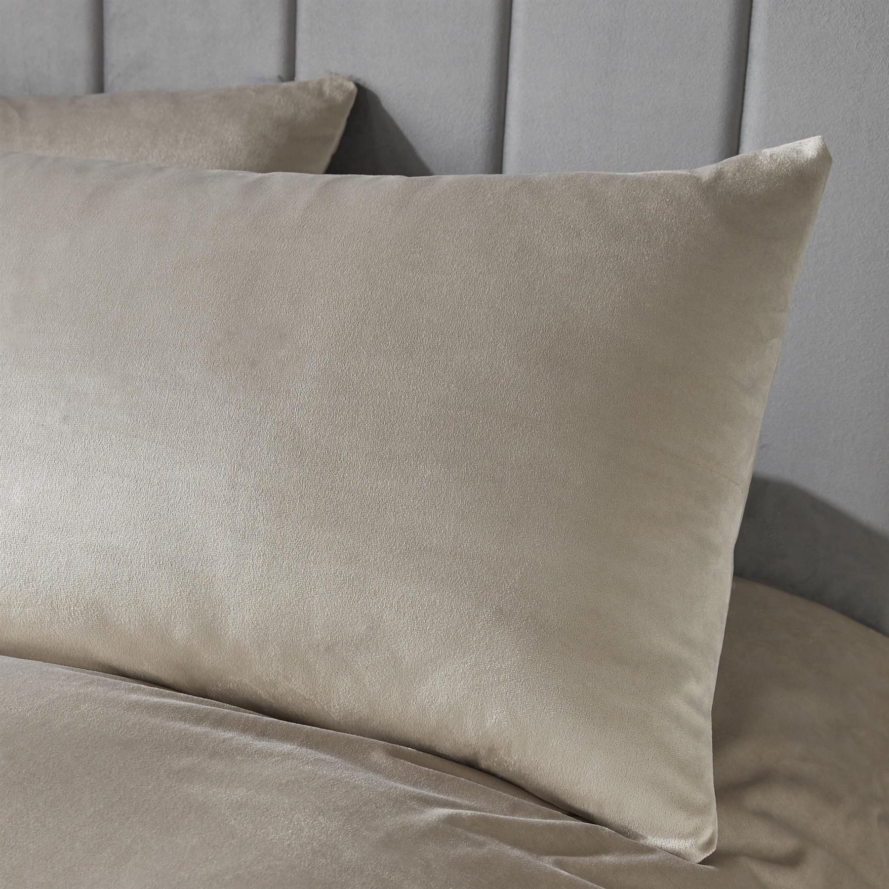 Montrose Luxury Duvet Cover Set by Laurence Llewelyn-Bowen 100% Polyester - Picture 12 of 21