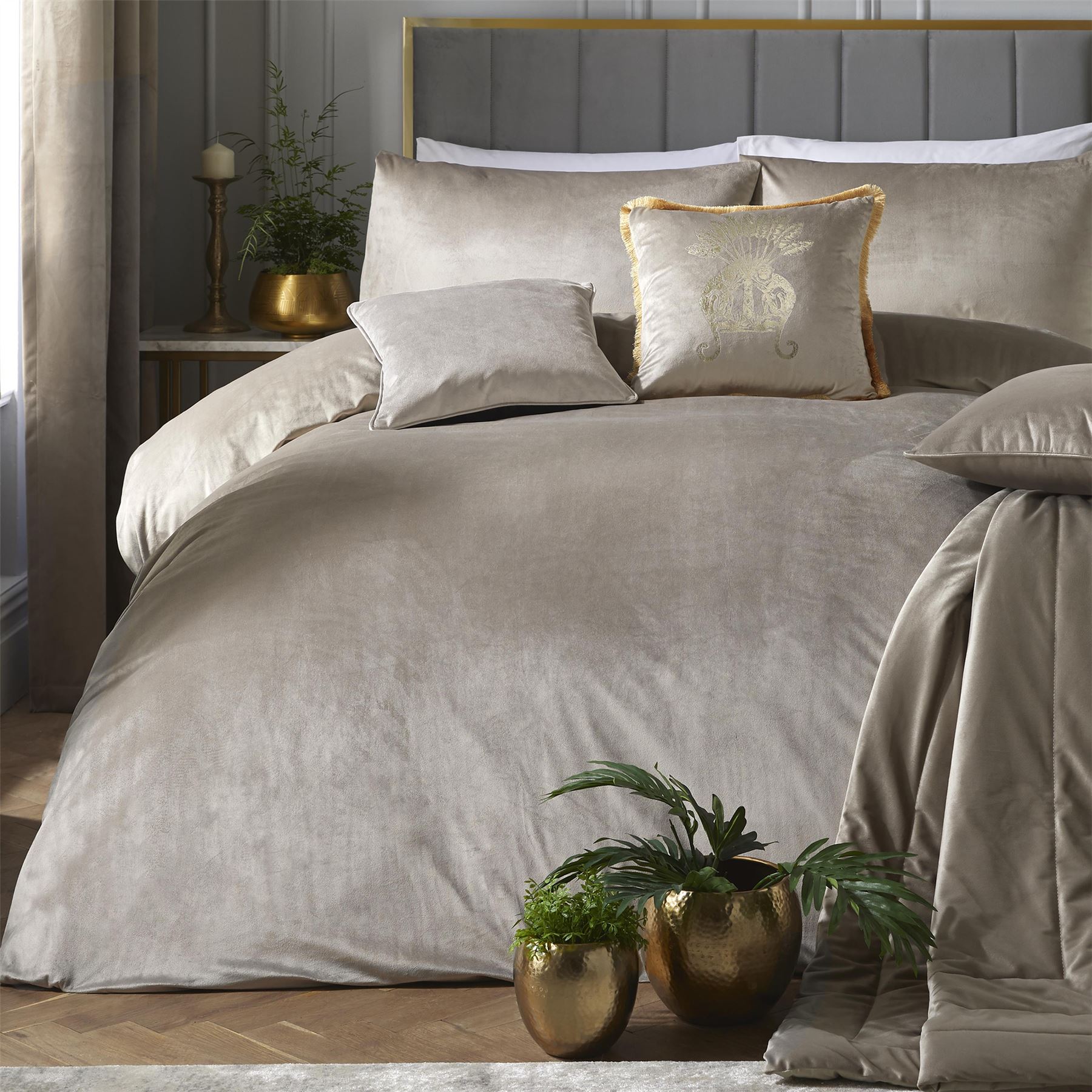 Montrose Luxury Duvet Cover Set by Laurence Llewelyn-Bowen 100% Polyester - Picture 10 of 21