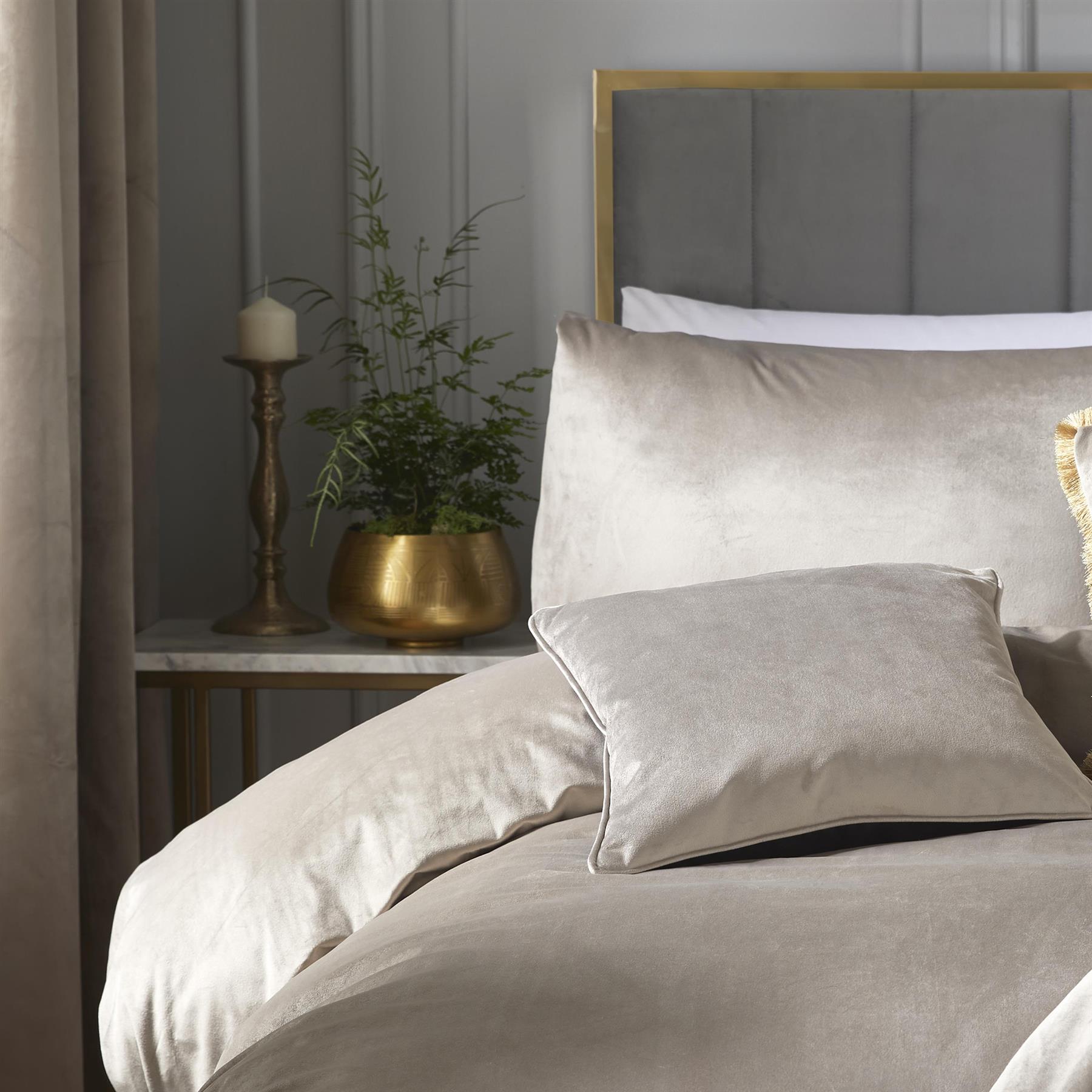 Montrose Luxury Duvet Cover Set by Laurence Llewelyn-Bowen 100% Polyester - Picture 11 of 21