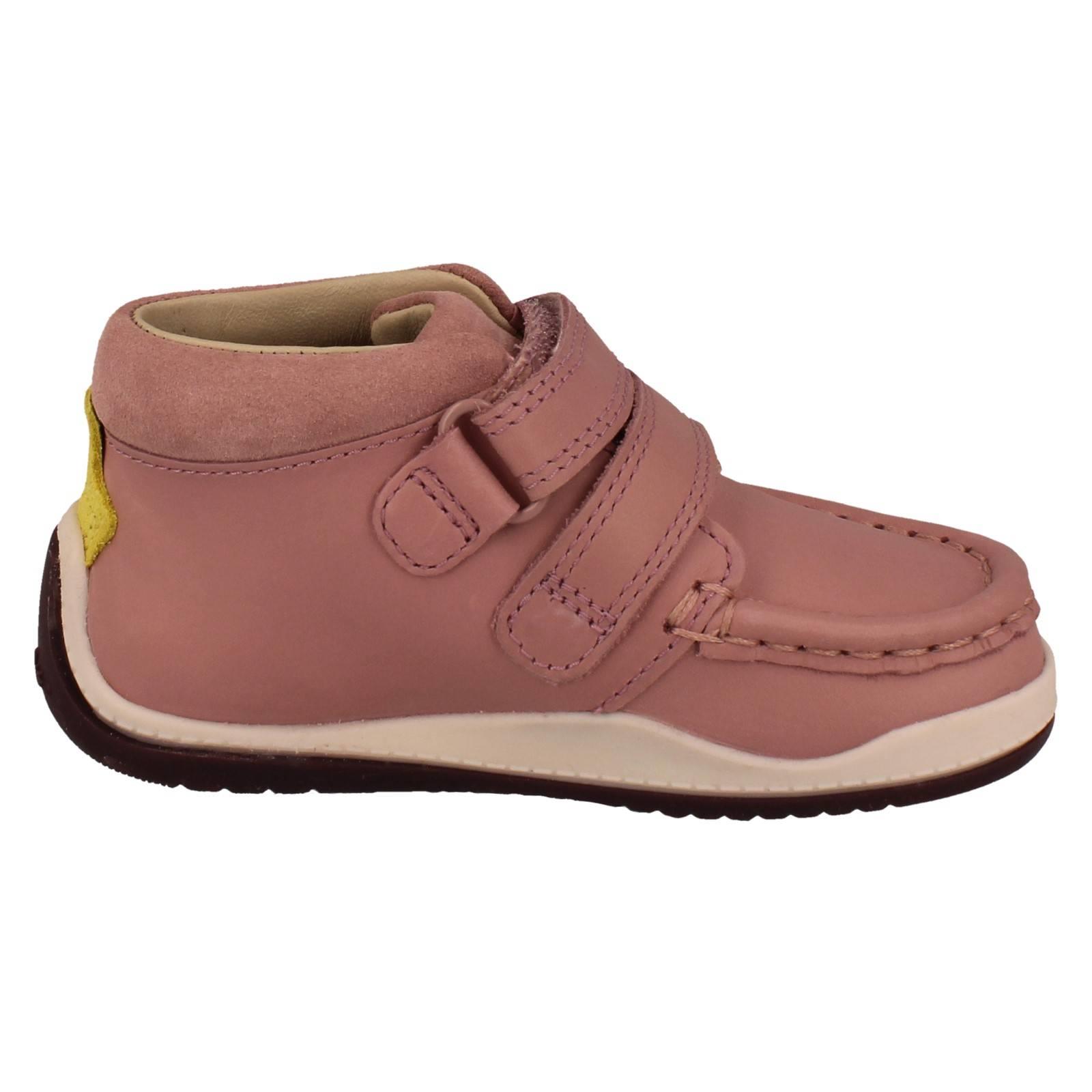 Botas al tobillo Clarks Pie Crust para niños juego de fideos - Imagen 7 de 19