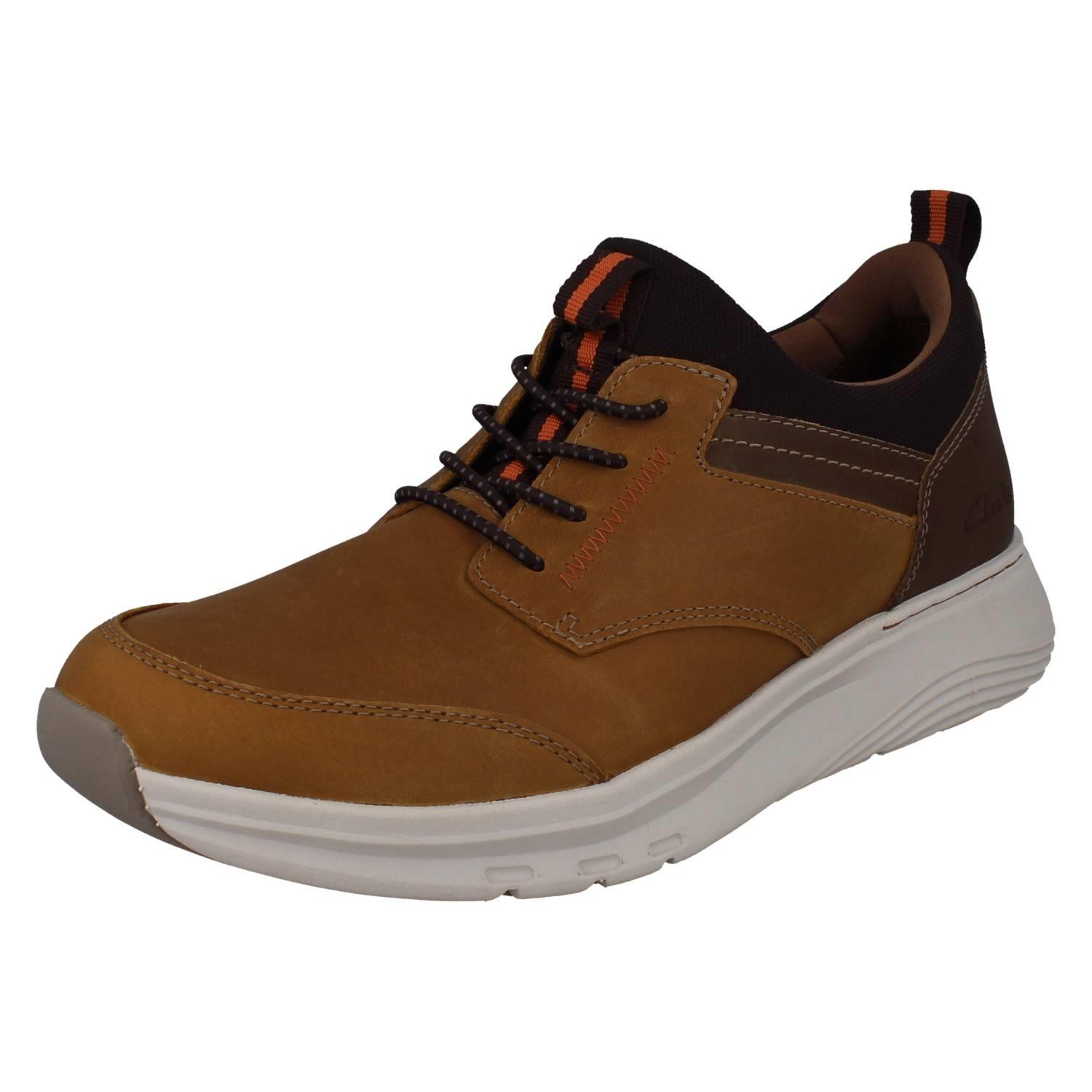 Men's Clarks Motion Tread Slip On Casual Waxy Leather Shoes Motion Trek EZ - Picture 2 of 19