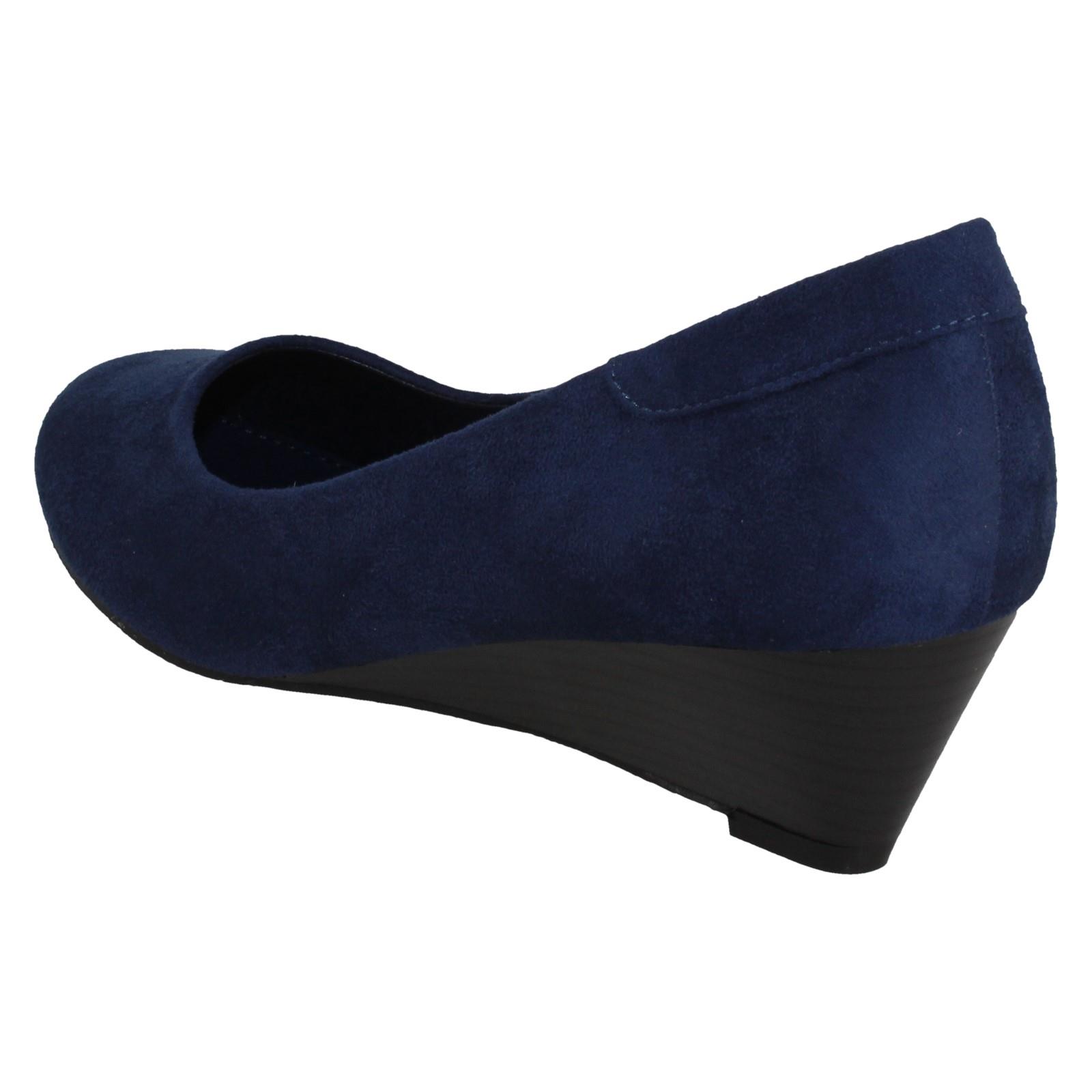 Ladies Spot On Low Wedge Court Shoes *F9R806* - Picture 31 of 37