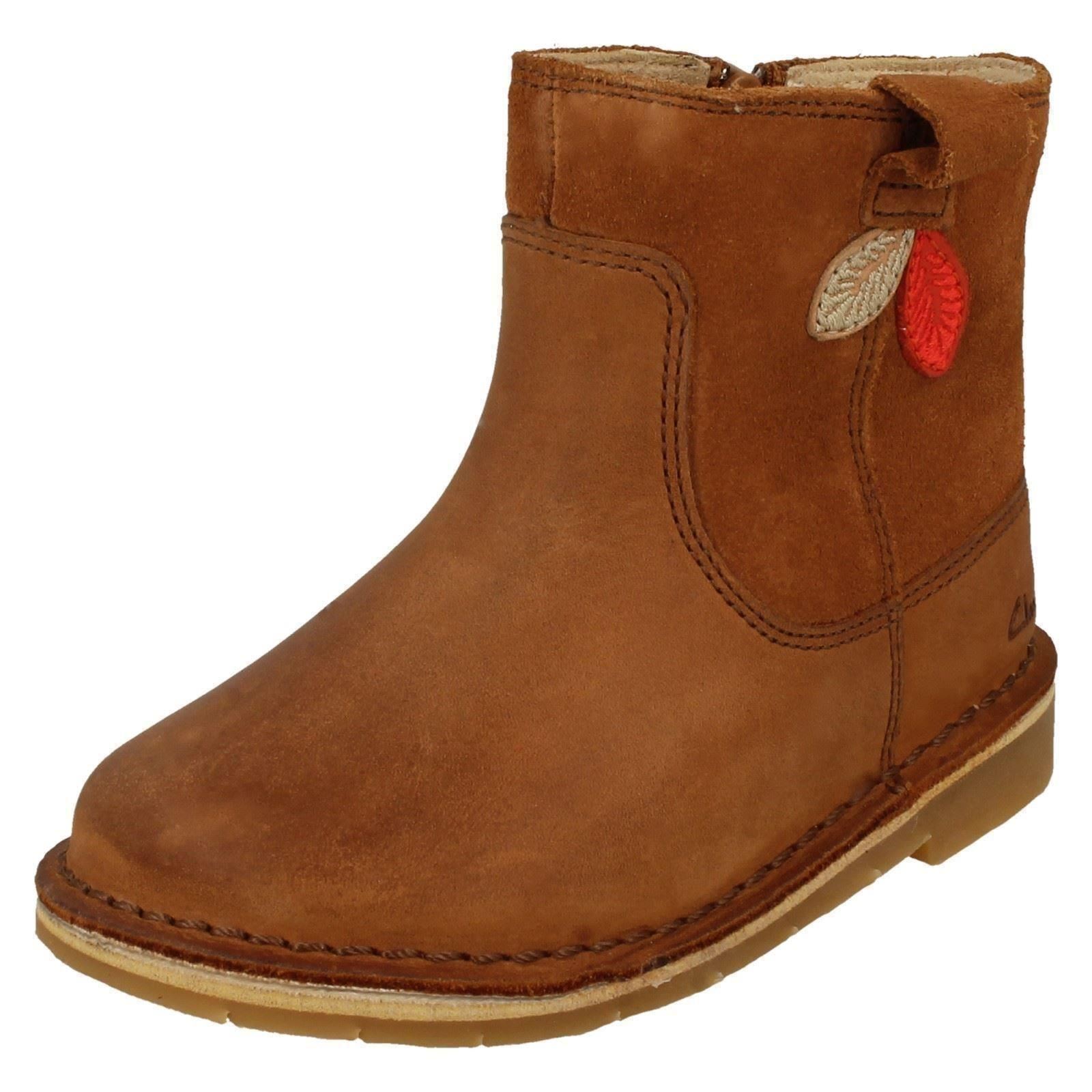 "Botas al tobillo detalladas de hoja de otoño para niñas Clarks ""Estilo cometa T"" - Imagen 11 de 19