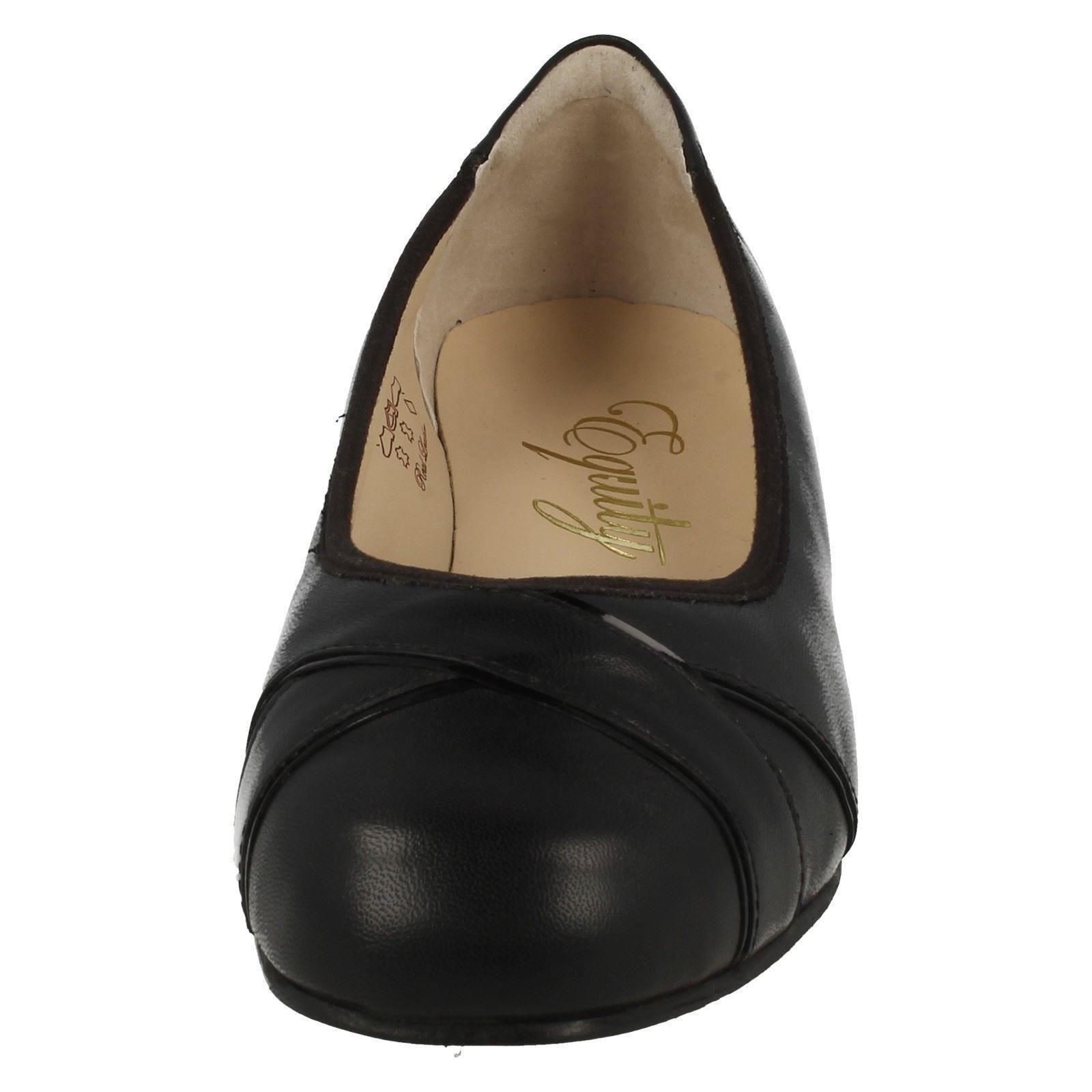 low heel court shoes
