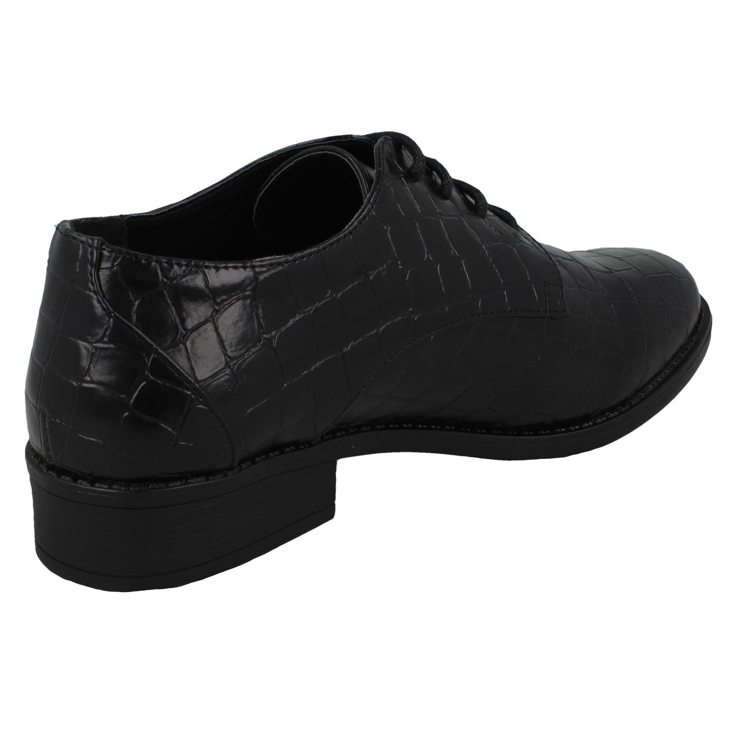 Zapato con cordones para dama - Imagen 7 de 9