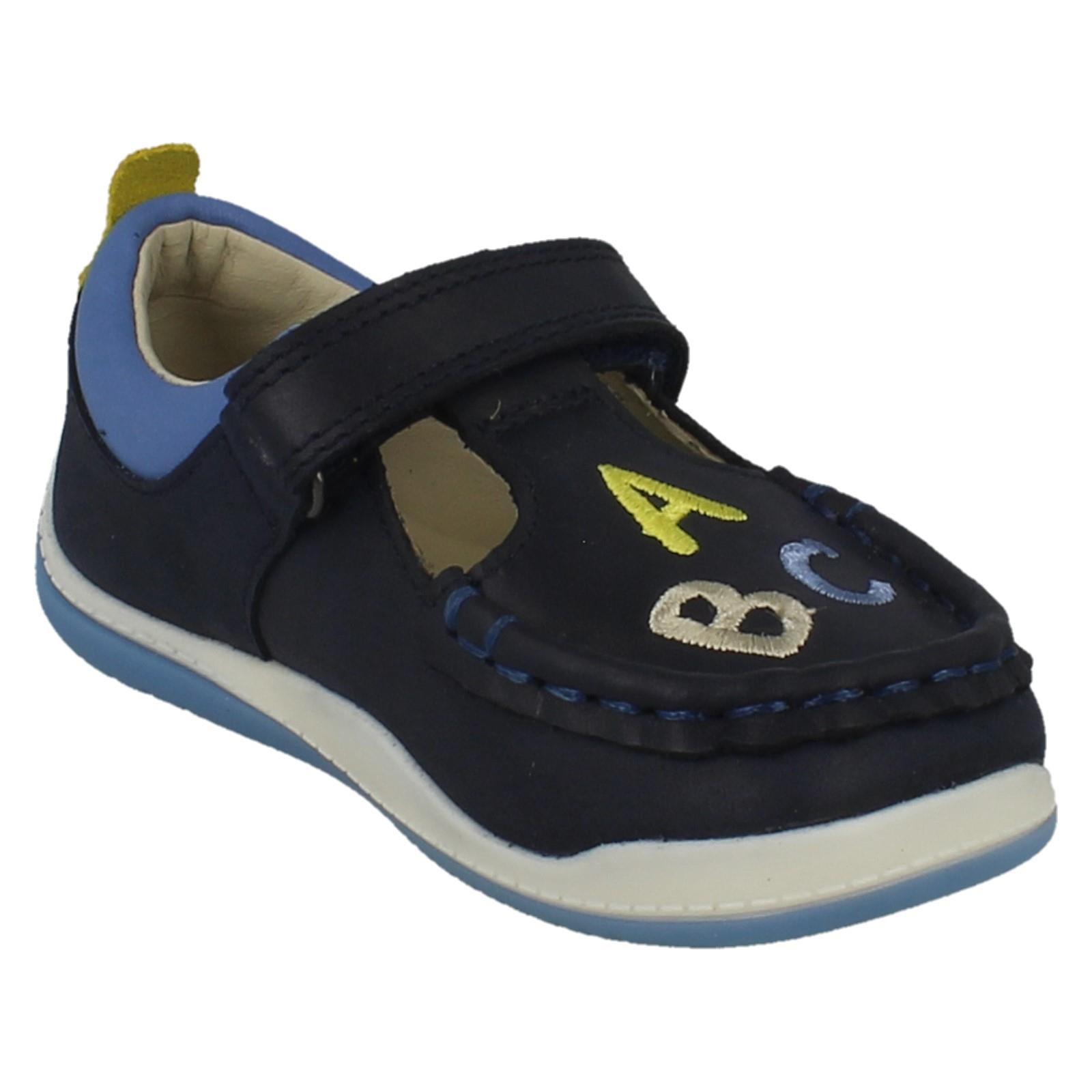 Niños Niños Niñas Clarks Cuero Gancho y Bucle Barra en T Zapatos Fideos Brillo T - Imagen 17 de 19