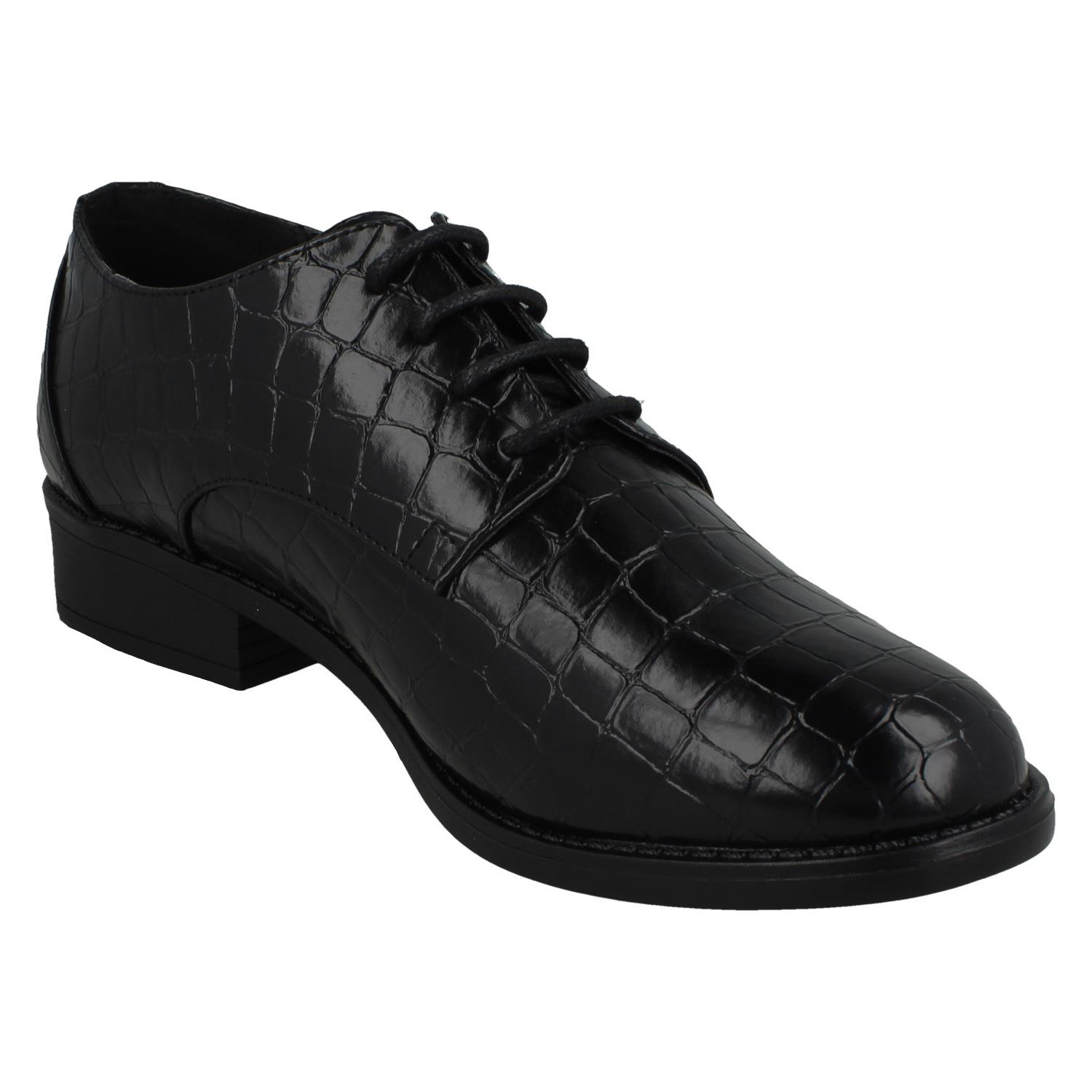 Zapato con cordones para dama - Imagen 8 de 9