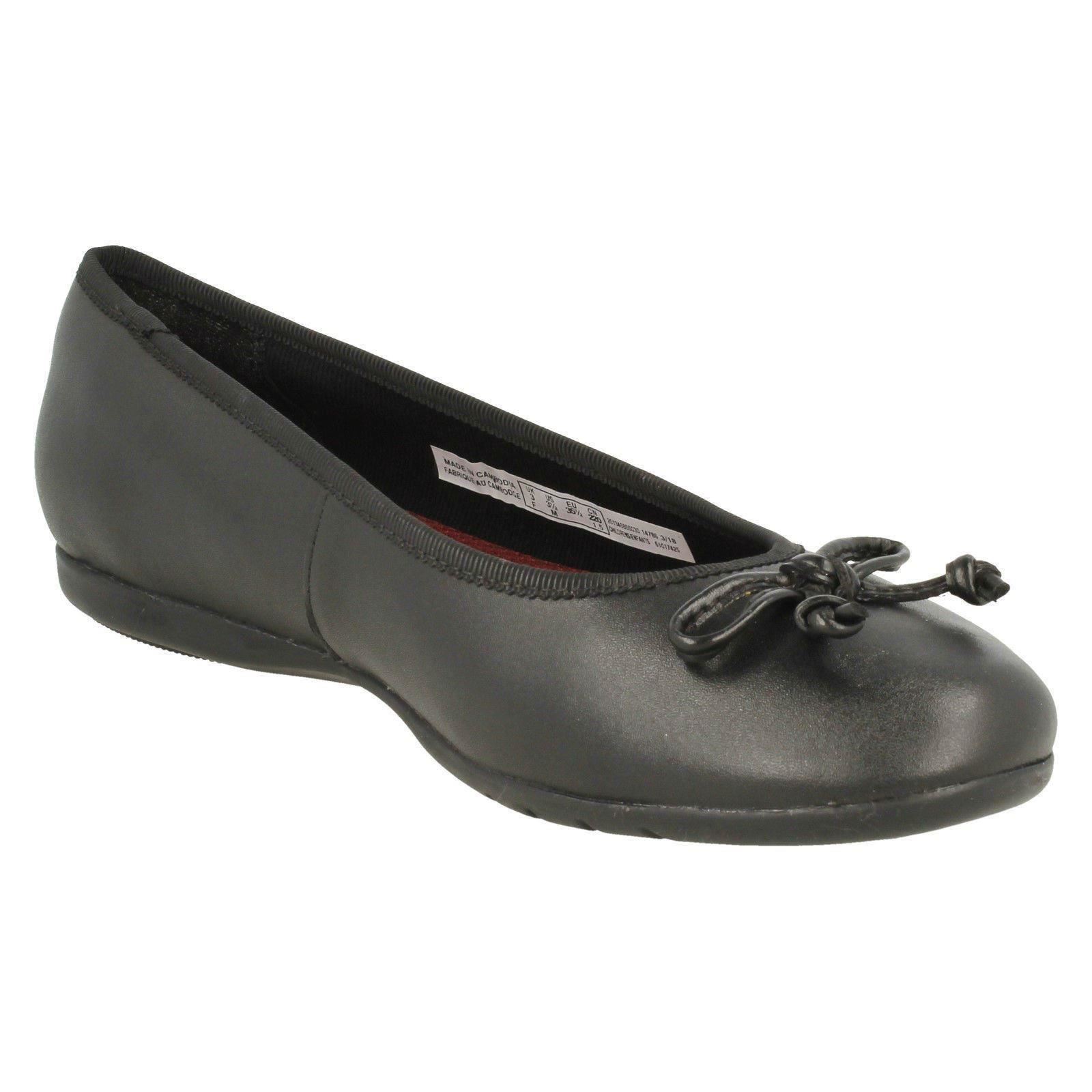 Zapatos escolares Clarks sin cordones con lazo Jesse Shine para niñas - Imagen 3 de 10