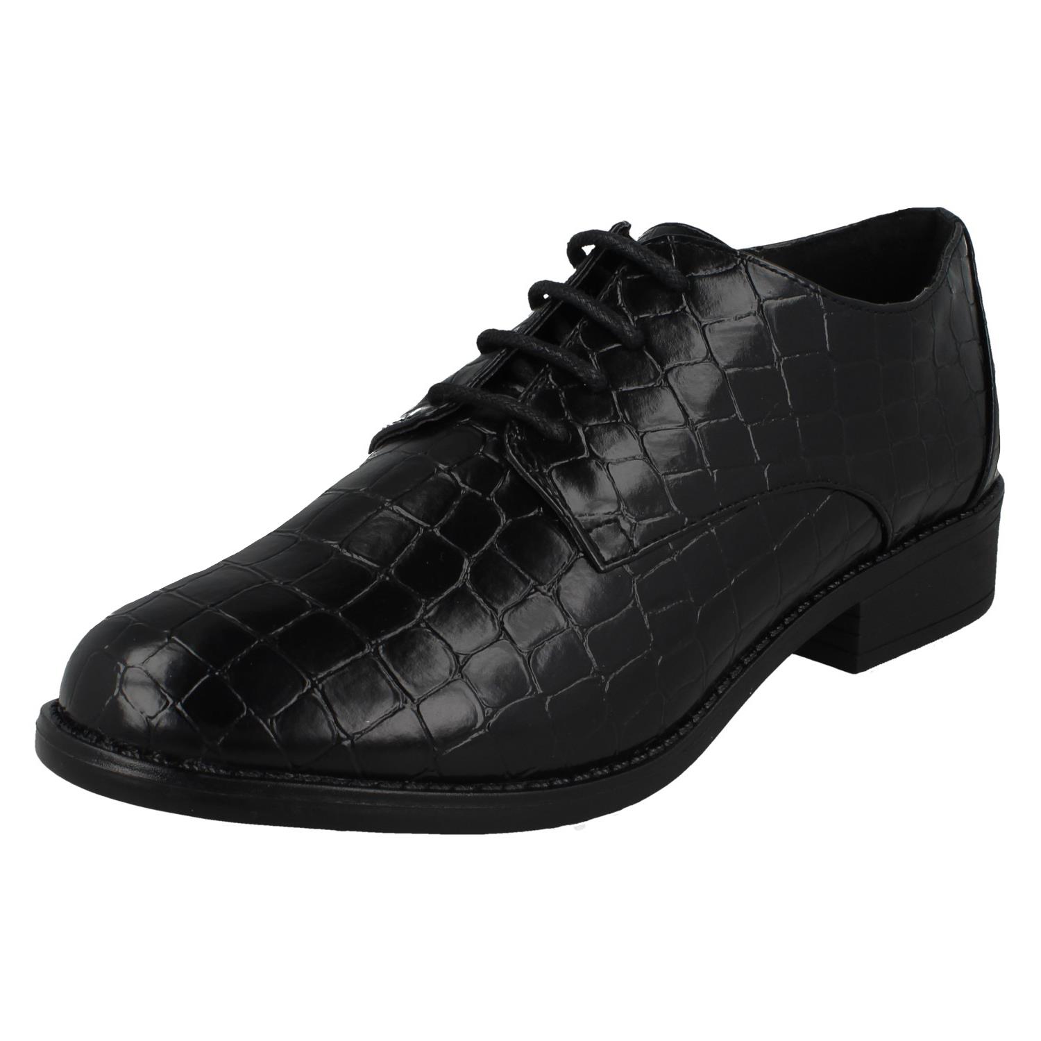 Zapato con cordones para dama - Imagen 2 de 9