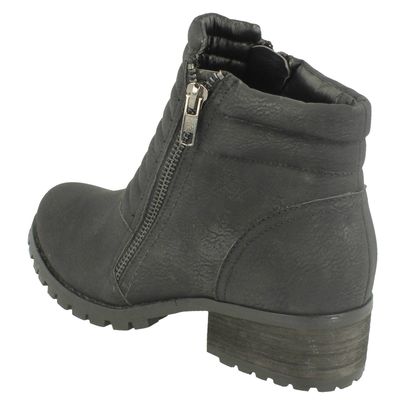 Ladies Spot On Chunky Ankle 'Boots' - Picture 4 of 19