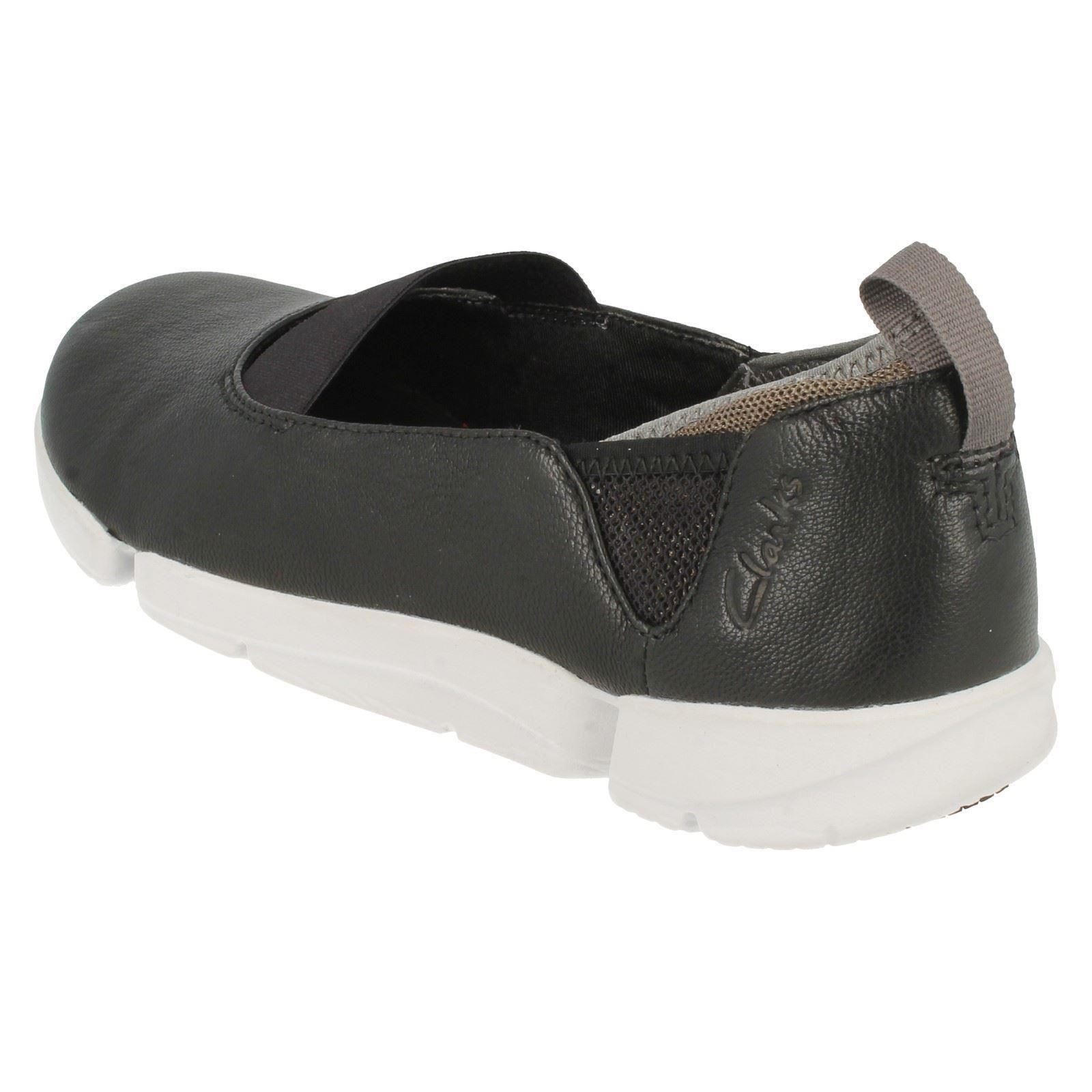 clarks tri step black