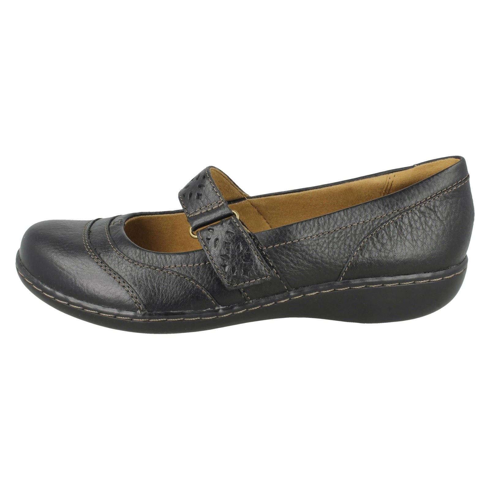 clarks originals wallabee boot