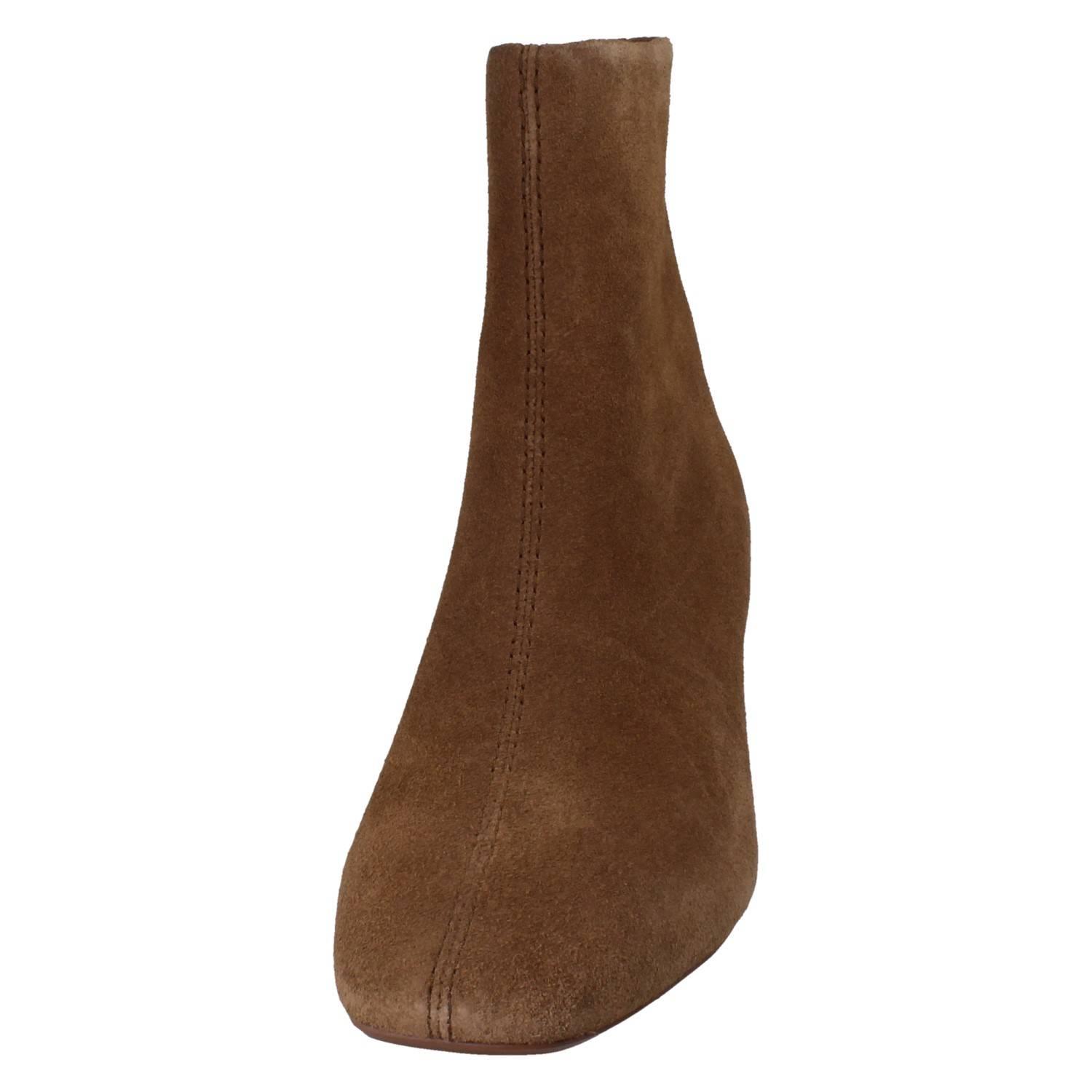 Damen Clarks Smart Leather Blockabsatz Quadratische Zehe Stiefeletten Fernie Zip - Picture 18 of 19