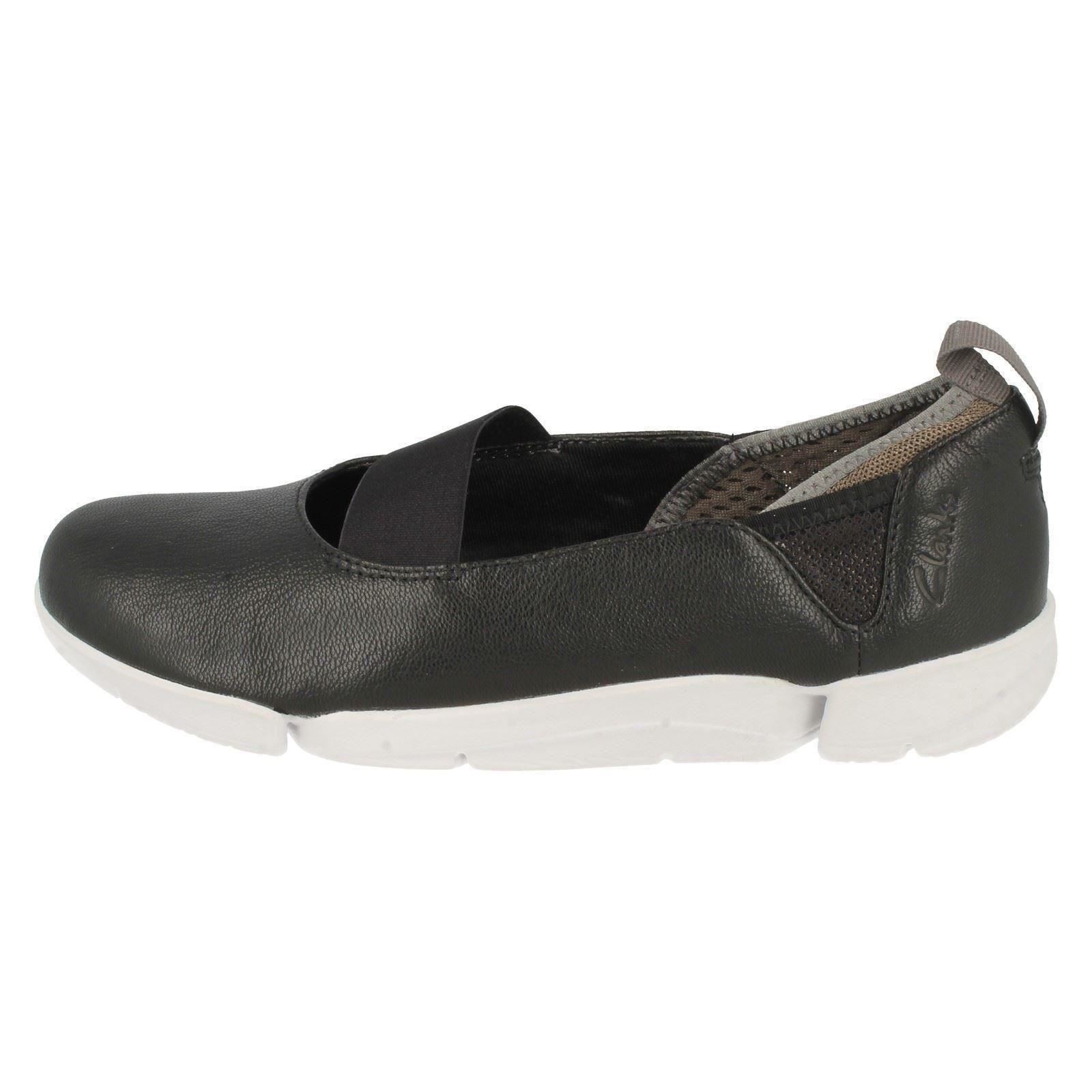 clarks tri step black