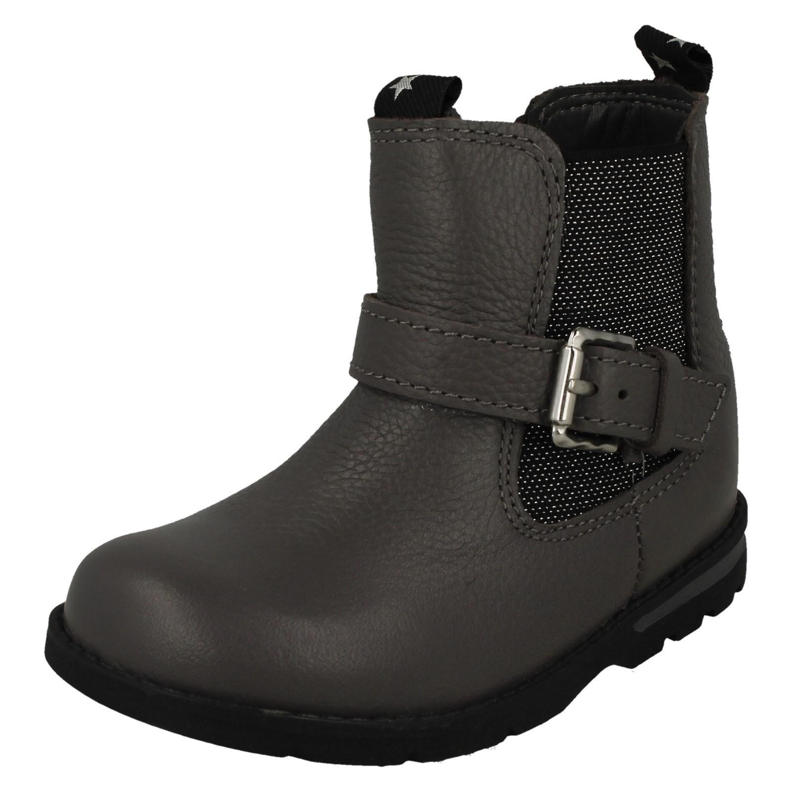 Girls Clarks Stylish Buckle Detailed Heeled Ankle Boots Dabi River T - Picture 11 of 19