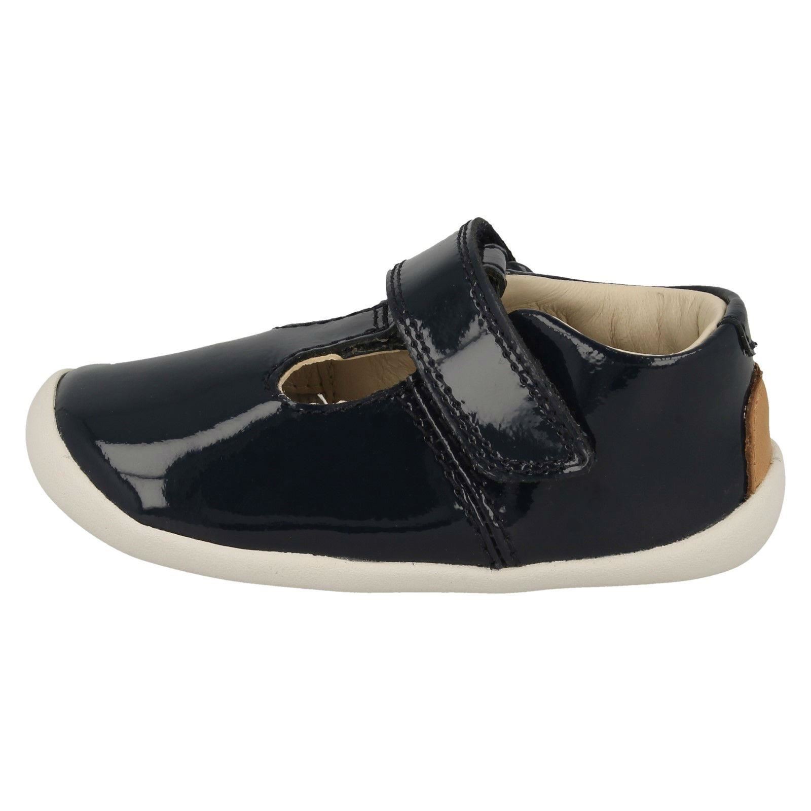 clarks roamer go white