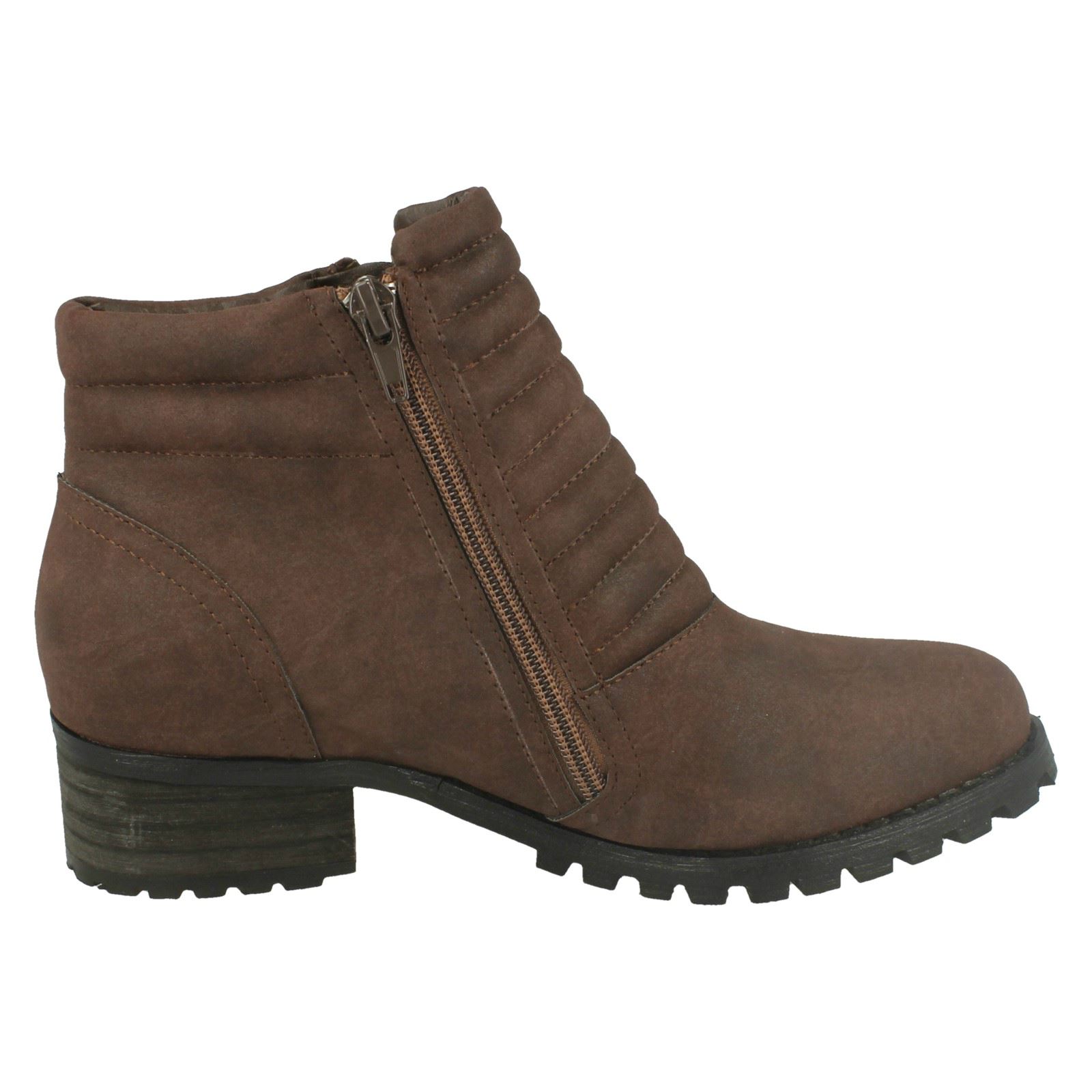 Ladies Spot On Chunky Ankle 'Boots' - Picture 16 of 19