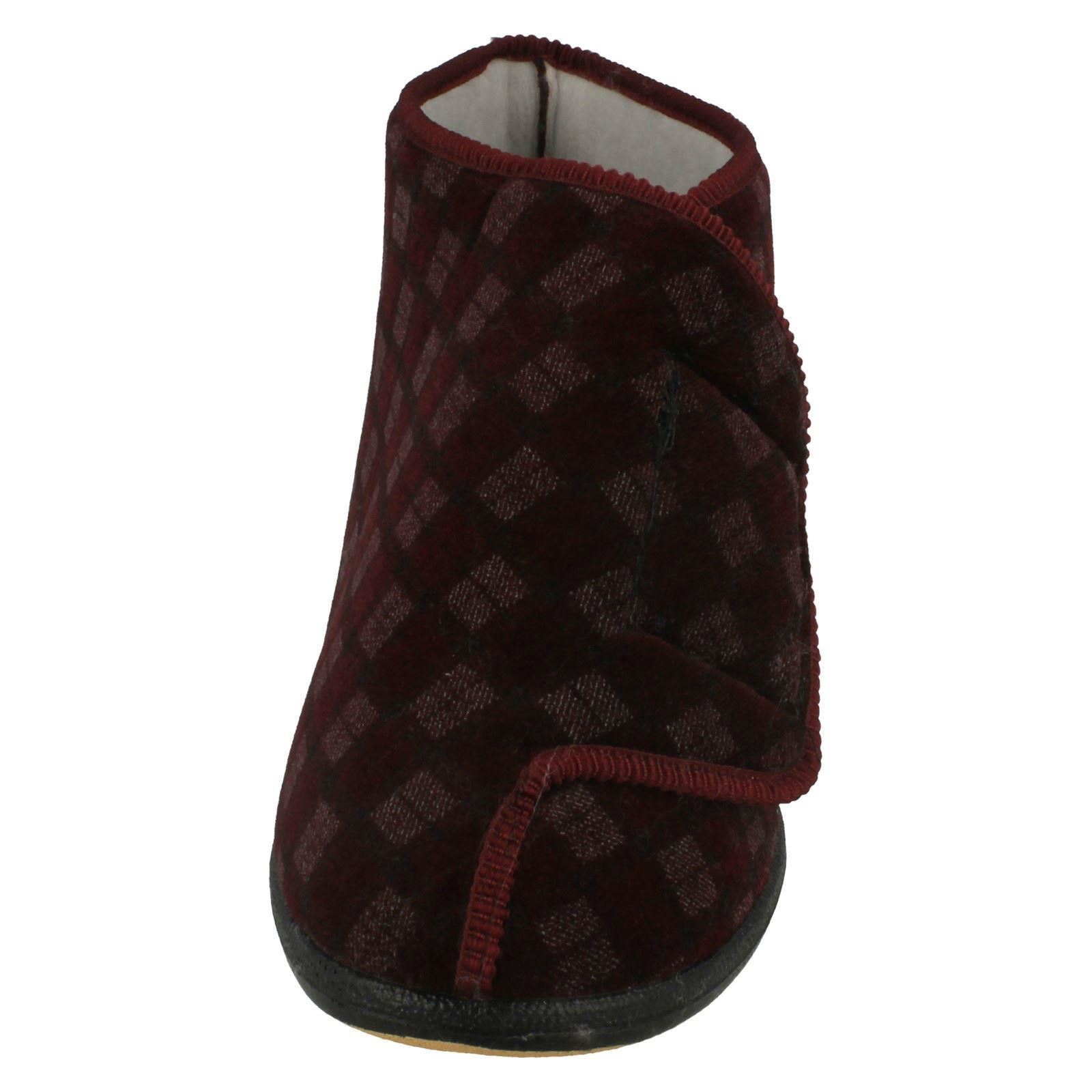 Mens Balmoral Casual Slipper - Picture 9 of 10