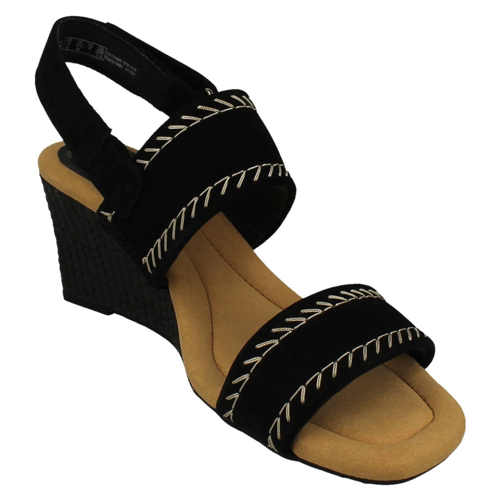 Sandalias de verano Clarks de cuero/nubuck con correa de tobillo y tacón de cuña rosa Kyarra para dama - Imagen 8 de 19