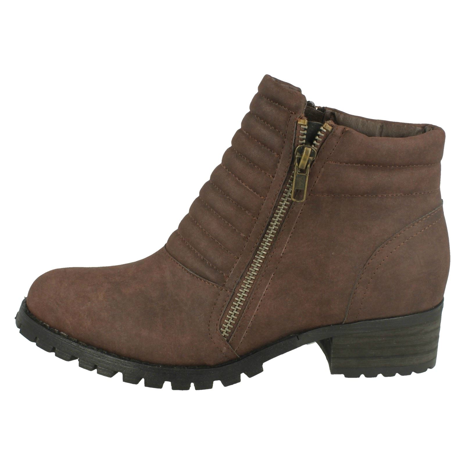 Ladies Spot On Chunky Ankle 'Boots' - Picture 12 of 19